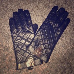 MK leather gloves